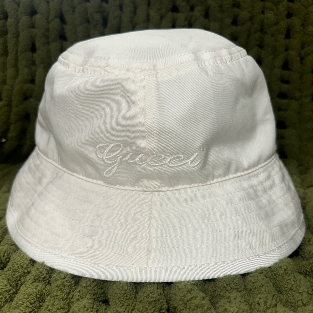 AUTHENTIC WHITE GUCCI BUCKET HAT SIZE LARGE